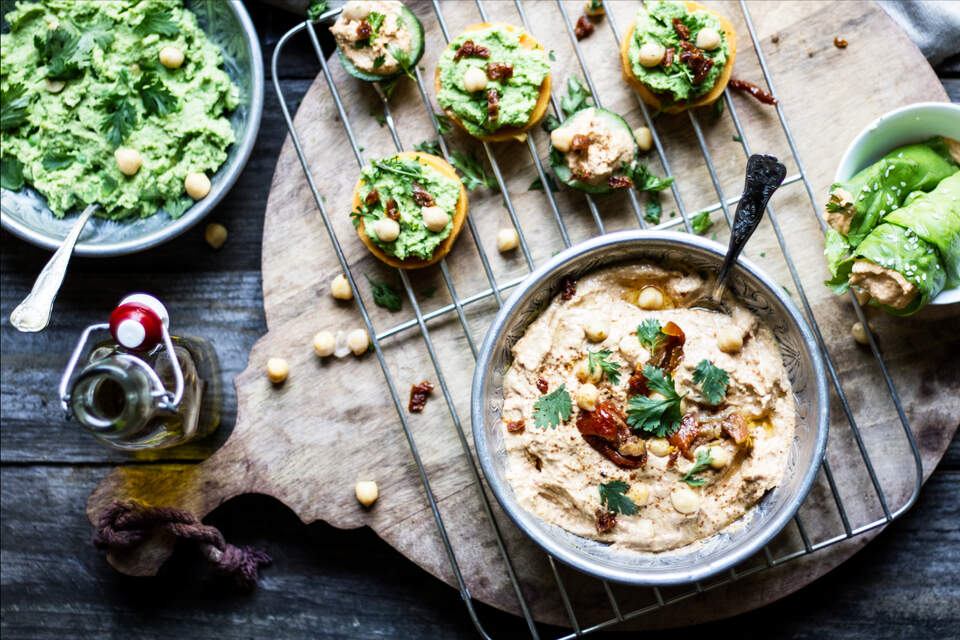 Hummus met zongedroogde tomaten